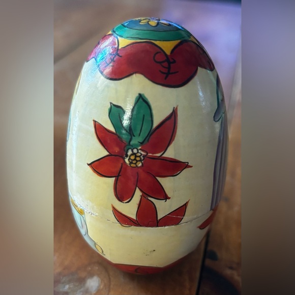 VNTG - Terry Village, Hand Painted, Wooden Nesting Eggs, Nativity/Poinsettia - Picture 9 of 15